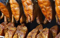 熏魚背后的創(chuàng)業(yè)傳奇！他們?nèi)绾瓮黄浦貒?？速看味道與夢(mèng)想的較量！