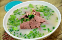 羊湯市場(chǎng)激戰(zhàn)正酣，如何在紅海中脫穎而出？創(chuàng)業(yè)者們的智慧博弈！