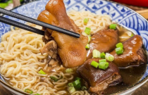 傳統(tǒng)豬腳面如何創(chuàng)新爆紅？揭秘創(chuàng)業(yè)者智慧之旅