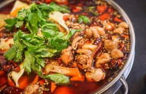 肥腸雞如何成美食界？創(chuàng)業(yè)者如何創(chuàng)新把握這舌尖上的黃金機(jī)遇！