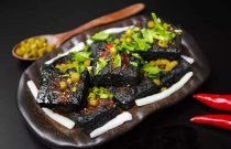精品臭豆腐如何成創(chuàng)業(yè)新星？獨(dú)特技巧+創(chuàng)新搭配，引爆味蕾新潮流！