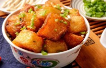 鍋巴土豆爆火秘訣？選材調味火候全解析，創(chuàng)業(yè)挑戰(zhàn)如何應對？