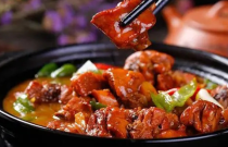 如何讓‘小份炒雞米飯’火遍全城？食材+創(chuàng)新+服務(wù)，打造餐飲新星！