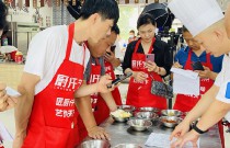 「旋轉(zhuǎn)小火鍋」開店成功！餐餐爆滿，一月回本！
