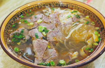 探索經(jīng)典風(fēng)味，掌握牛肉湯的秘密：原料到技術(shù)全揭秘