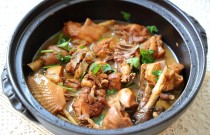 學(xué)會小砂鍋菜譜，做出家人喜歡的飯菜，輕松提升餐桌魅力。