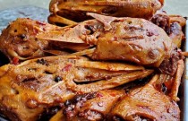 學(xué)習(xí)麻辣鴨頭正宗做法，走在餐飲創(chuàng)業(yè)的前沿，立足市場。