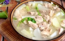 掌握正宗羊肉湯制作技巧，提升味道水平，開(kāi)啟創(chuàng)業(yè)之路