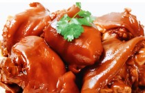 鹵豬蹄制作全攻略，學(xué)會(huì)正宗口味，口感香濃！