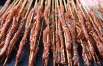 鐵板鴨腸技術(shù)教學(xué)，從配料到火候，輕松掌握秘制風(fēng)味！