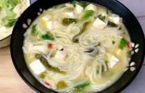 想學(xué)做正宗魚粉？手把手教你配料與烹飪技巧