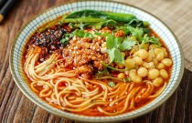 重慶小面面條的做法與配方：從選材到烹飪，教您做出地道美味！
