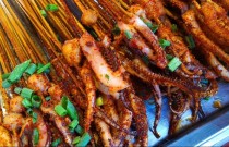 鐵板魷魚賺錢嗎？成本低回本快，小吃創(chuàng)業(yè)就選它！