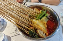 冷鍋串串放什么菜好吃？選對菜品一夜爆單，擺攤賺錢翻倍不是夢！