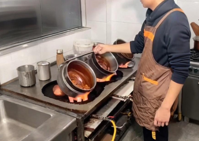 搖滾炒雞加盟費多少錢？了解成本，才知道它是否適合你！