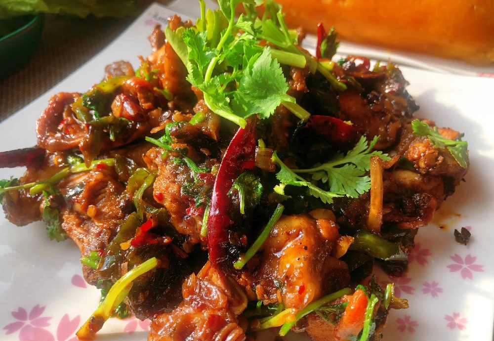 學(xué)習(xí)炒雞架，如何掌握火候做出酥脆美味？