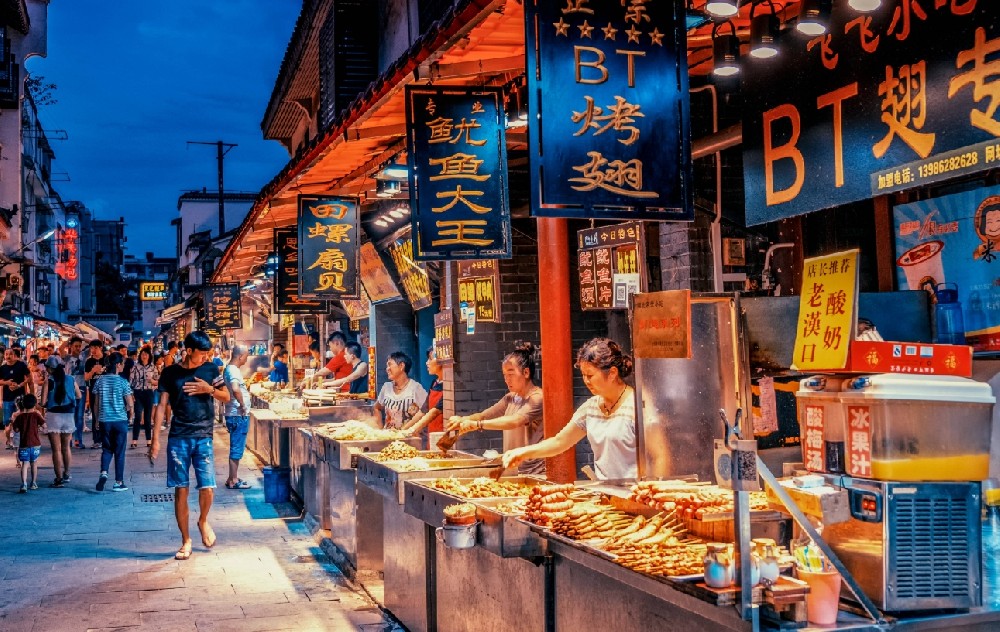 從技術(shù)到經(jīng)營(yíng)，學(xué)小吃不僅是學(xué)做菜，更是學(xué)做生意。