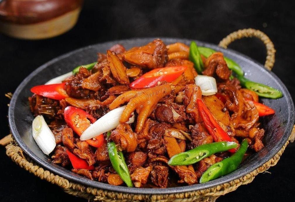 精準(zhǔn)技術(shù)傳授，快速上手鐵鍋雞，打造你的餐飲品牌。