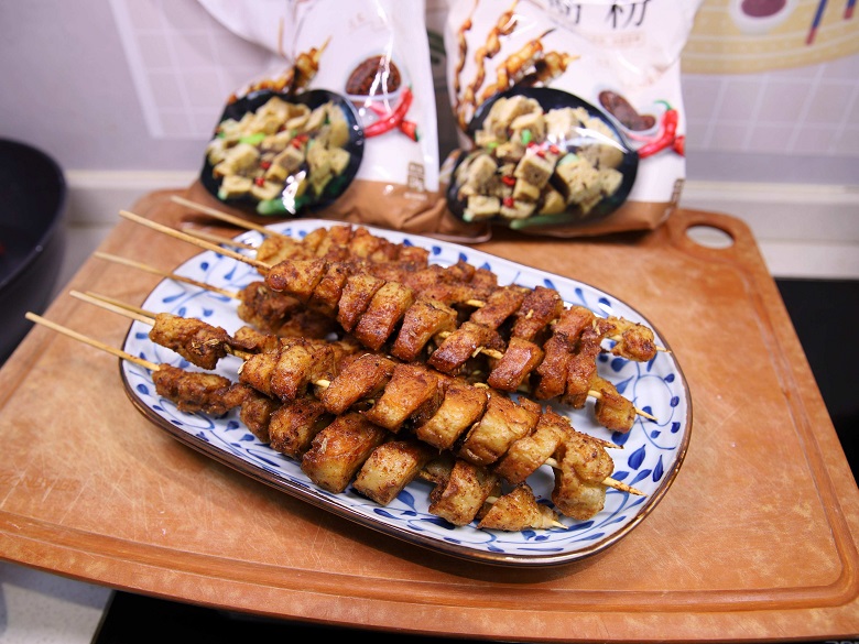 烤面筋做法獨(dú)家揭秘，輕松掌握核心技術(shù)，迅速吸引食客。
