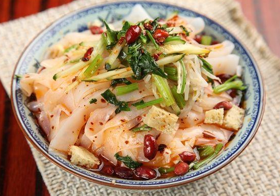 涼皮制作秘訣大公開(kāi)，從入門(mén)到精通，涼皮培訓(xùn)助你成就美食夢(mèng)想