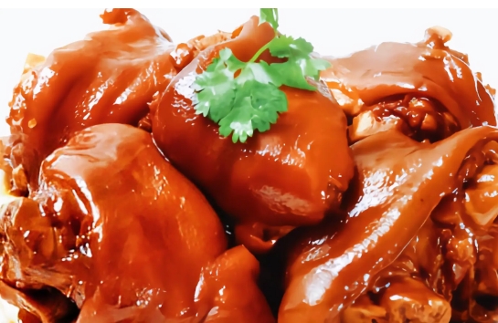 鹵豬蹄制作全攻略，學(xué)會(huì)正宗口味，口感香濃！