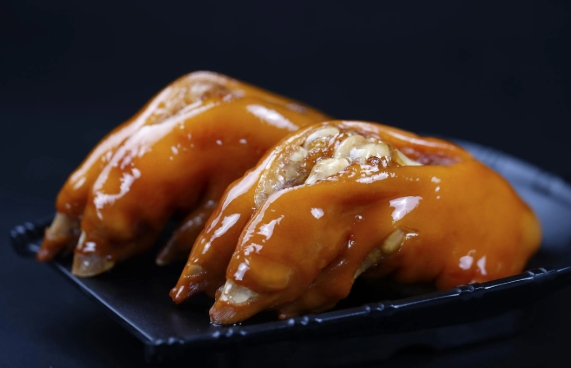 鹵豬蹄制作全攻略，學(xué)會(huì)正宗口味，口感香濃！