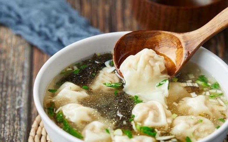 想學做餛飩？湯鮮皮薄餡多，餛飩培訓基地竟能帶來這些驚喜！