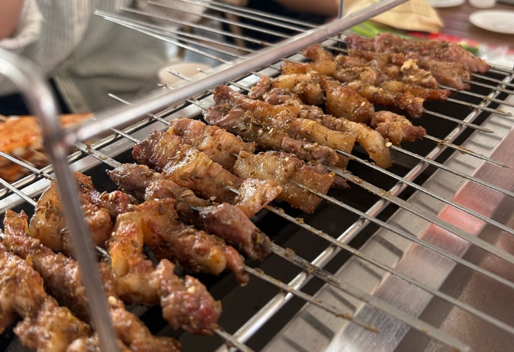 燒烤技術(shù)培訓(xùn)哪里好？學(xué)會(huì)涮肚和涼菜制作，一次性掌握多項(xiàng)技藝