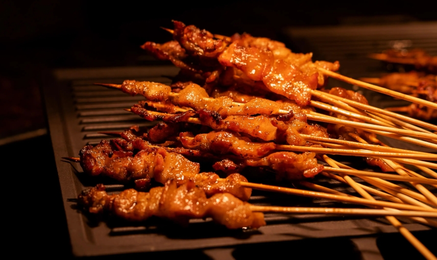 想靠燒烤創(chuàng)業(yè)？從技術(shù)學(xué)習(xí)到小吃車經(jīng)營(yíng)全攻略