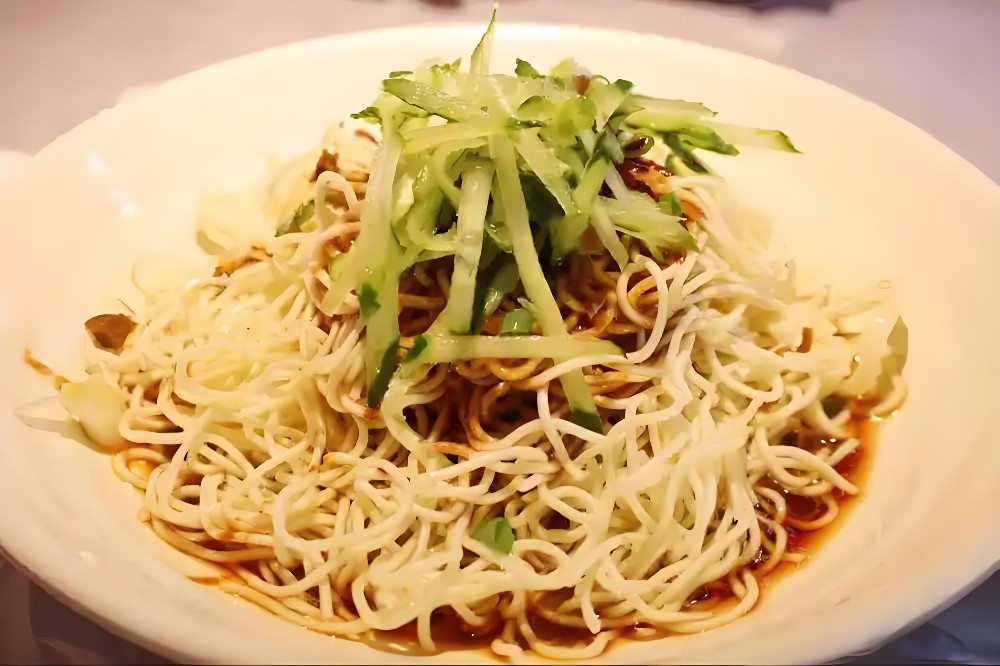 涼面調(diào)料配方教程，輕松掌握經(jīng)典夏日美味制作技巧