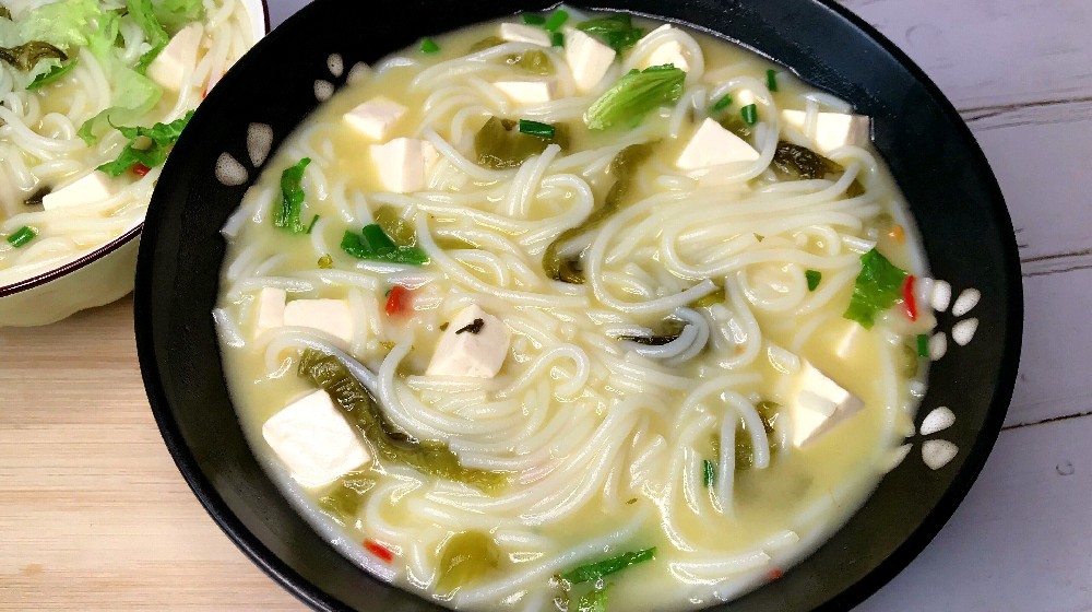 想學(xué)做正宗魚粉？手把手教你配料與烹飪技巧