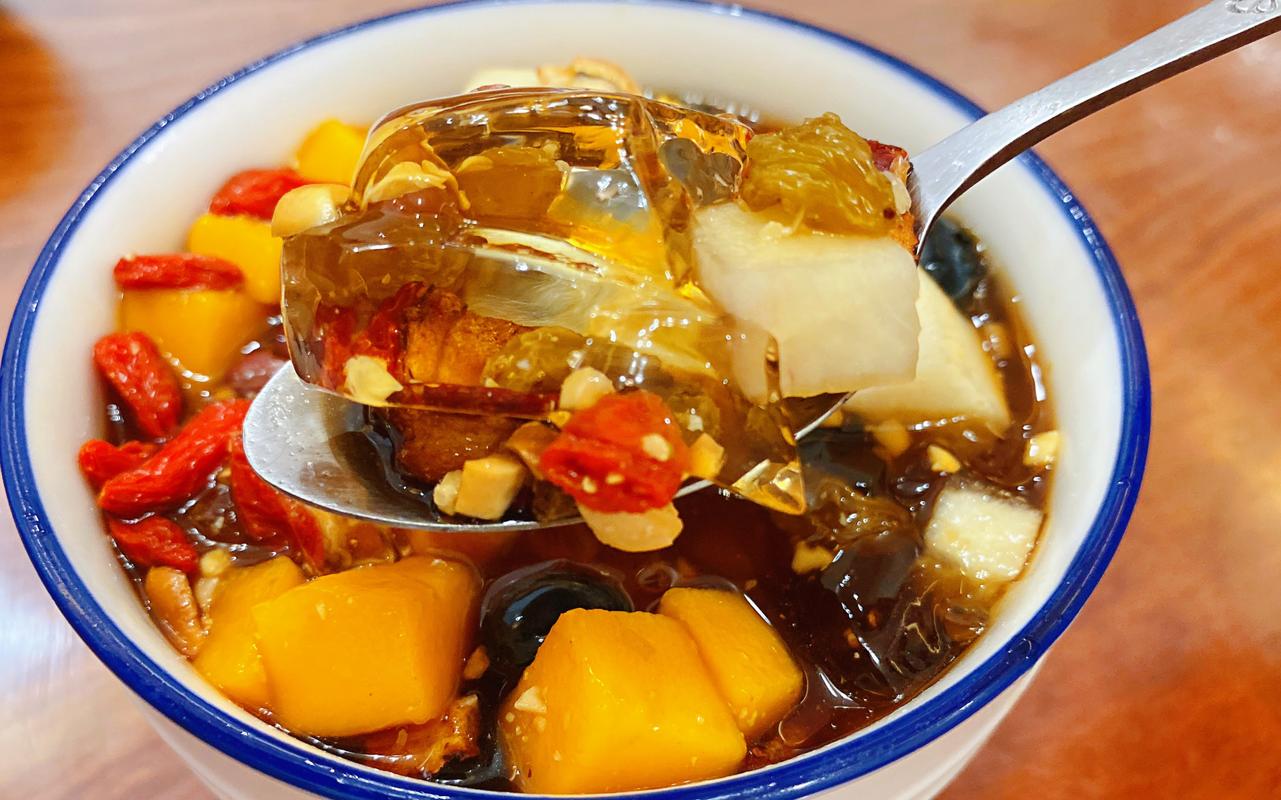 揭秘高校食堂暴利美食：95后靠這3類(lèi)小吃月入10萬(wàn)