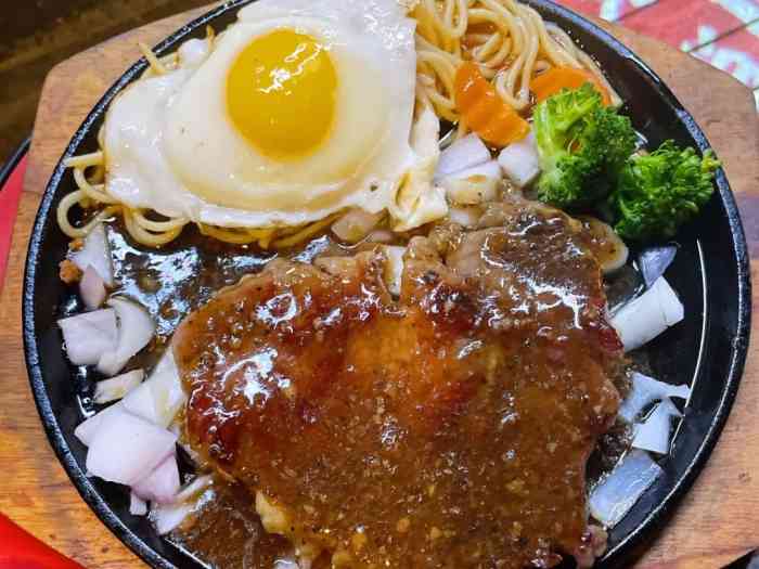 地攤牛排哪里學？餐飲行業(yè)5大培訓真相曝光，選擇不當可能讓你“虧”大了！