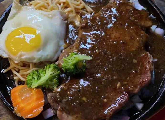 地攤牛排哪里學？餐飲行業(yè)5大培訓真相曝光，選擇不當可能讓你“虧”大了！