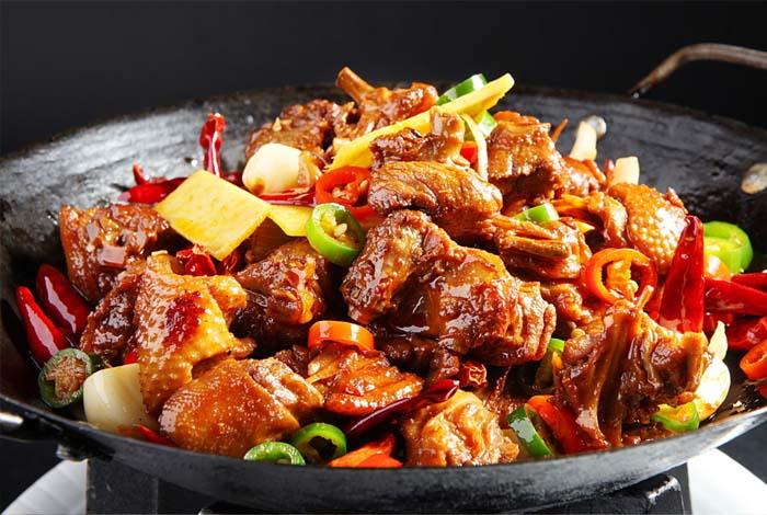 新手開(kāi)干鍋雞店避坑指南！技術(shù)培訓(xùn)如何選擇？3個(gè)關(guān)鍵讓你少走彎路！