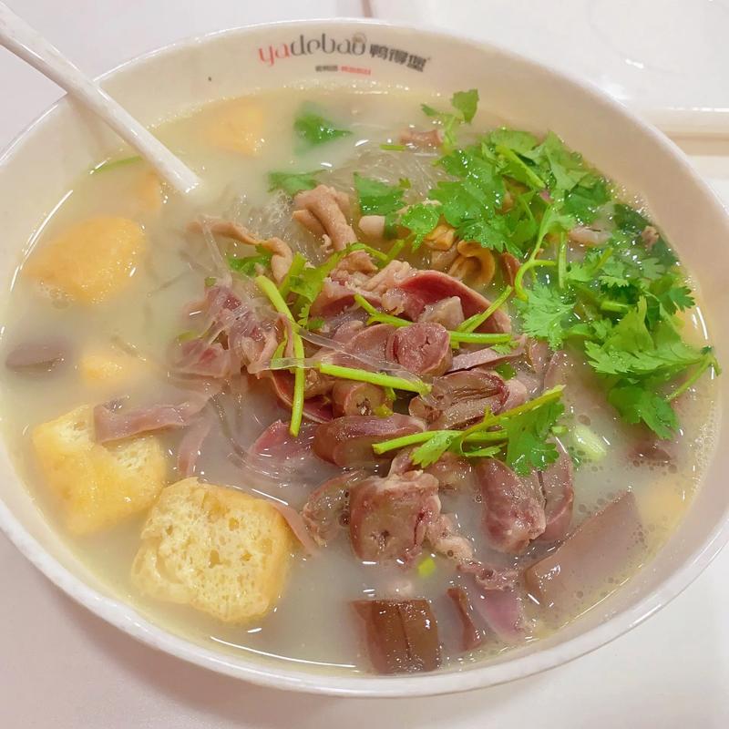 學(xué)鴨血粉絲湯的學(xué)費(fèi)是多少？揭秘2025年最受歡迎的餐飲創(chuàng)業(yè)課程！