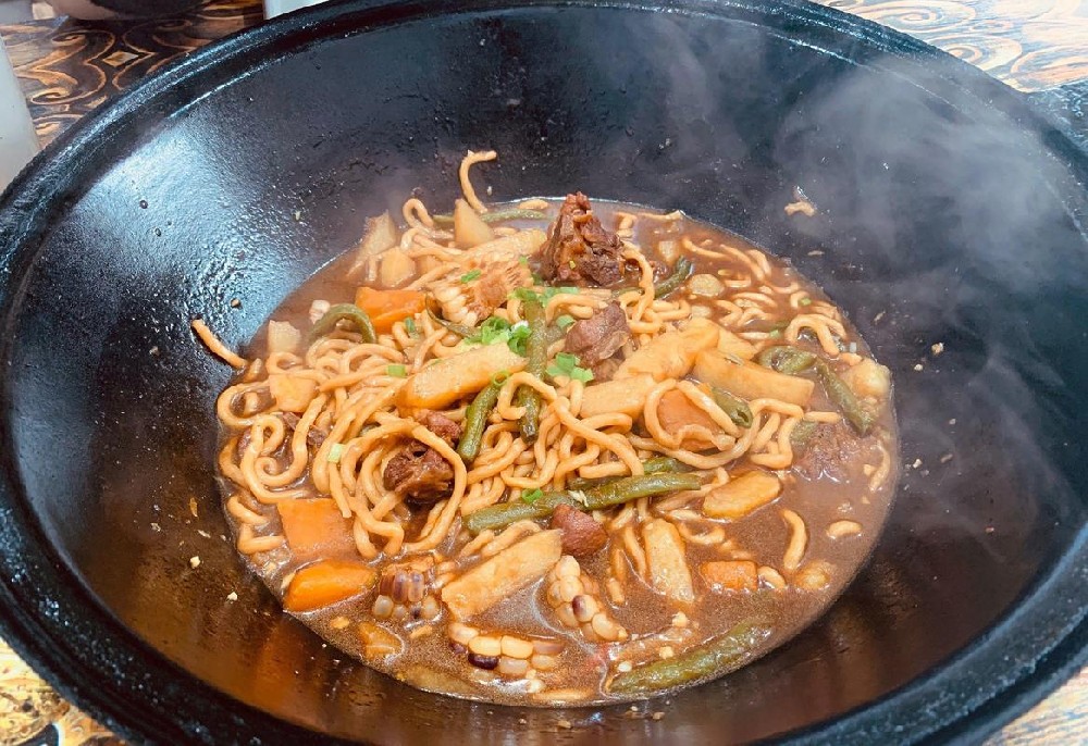 開(kāi)鐵鍋燜面店要花多少錢(qián)？5大設(shè)備必備，避坑指南新手必看！