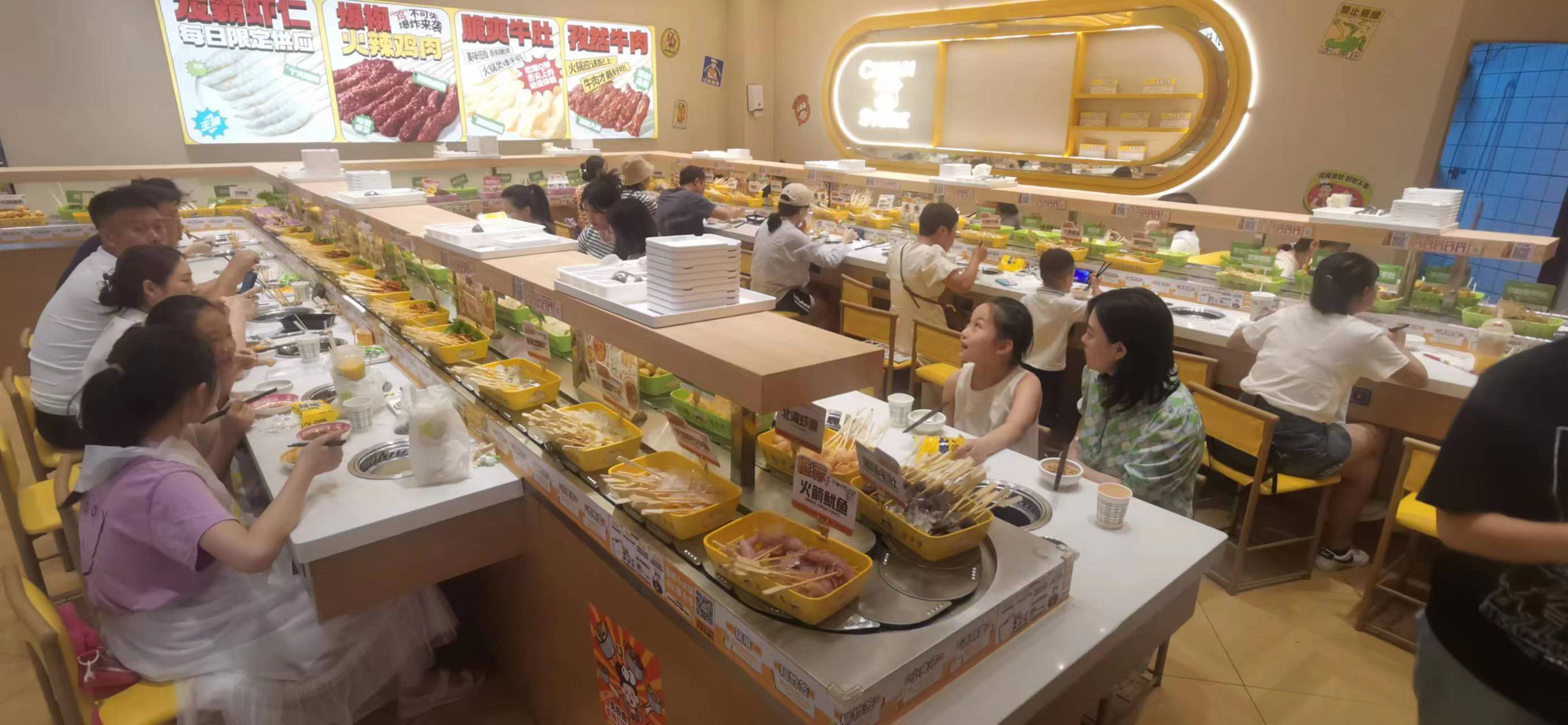 開旋轉(zhuǎn)小火鍋店要多少錢？加盟費(fèi)+運(yùn)營成本詳解，新手少花冤枉錢！