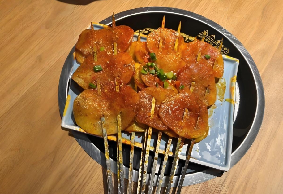 烤土豆的家常做法：簡單又美味的燒烤技巧，輕松學(xué)會！