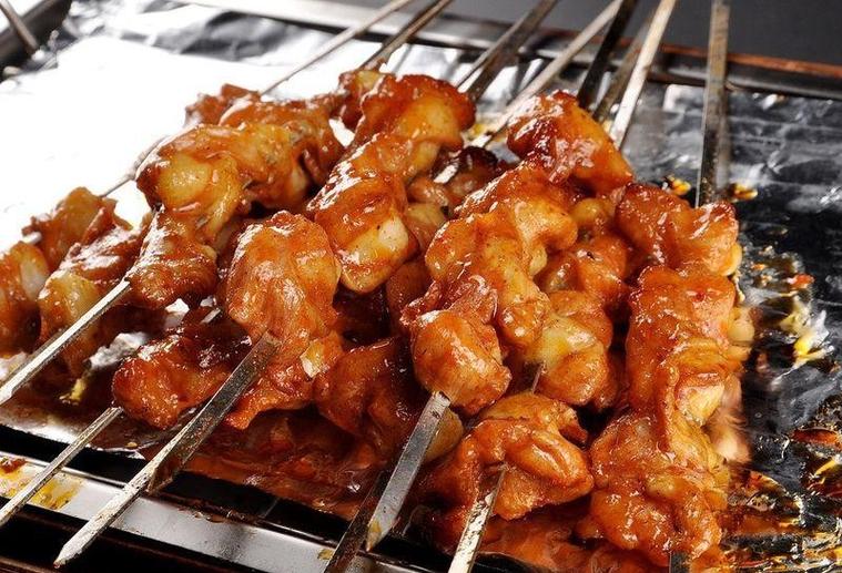 羊肉燒烤的做法和配料：教你做出香嫩多汁的羊肉燒烤！