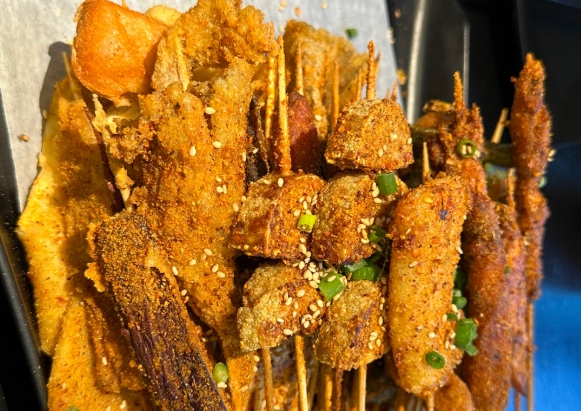 鹵串和炸串哪個(gè)好賣？餐飲創(chuàng)業(yè)者的選擇指南