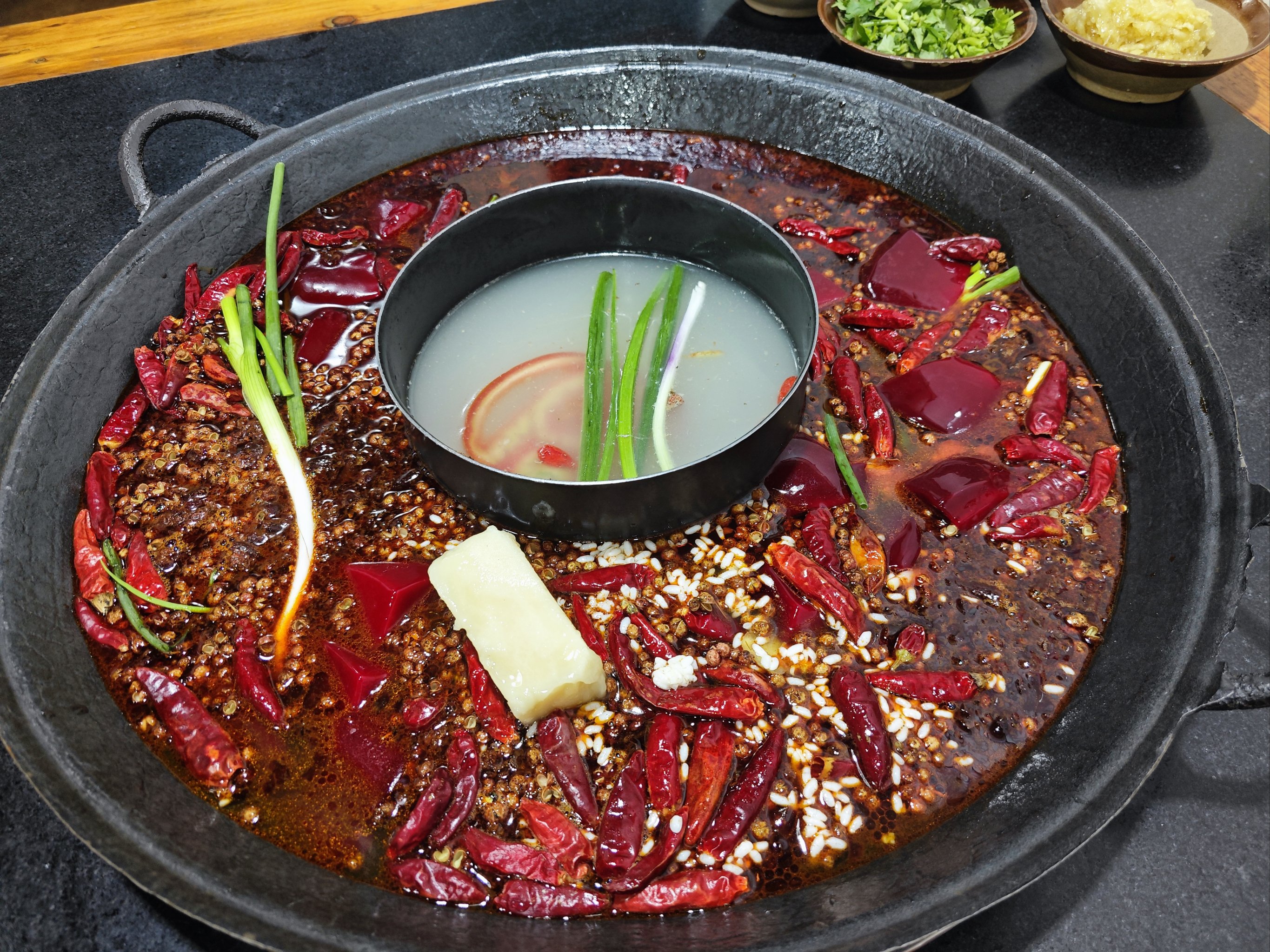 學(xué)火鍋培訓(xùn)一般需要多少錢(qián)？這幾點(diǎn)費(fèi)用你得清楚！