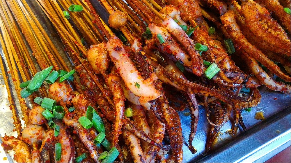 鐵板魷魚賺錢嗎？成本低回本快，小吃創(chuàng)業(yè)就選它！