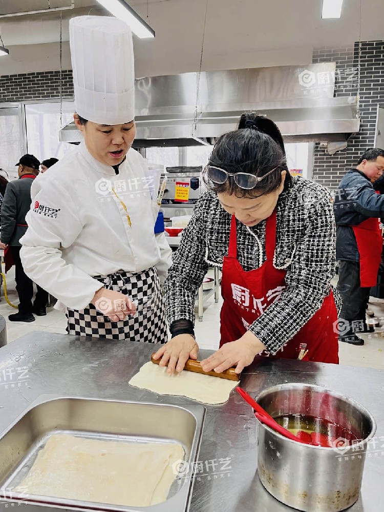學(xué)校門口開早餐店賺錢嗎？客源穩(wěn)定，回本快！