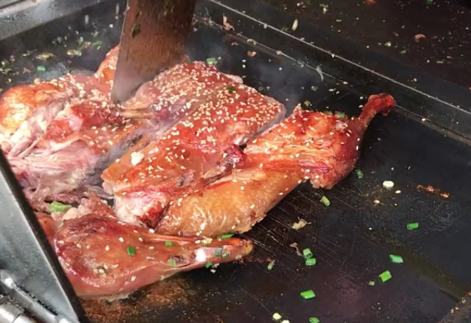 鐵板烤鴨掙錢嗎？利潤空間大不大，創(chuàng)業(yè)靠譜嗎！
