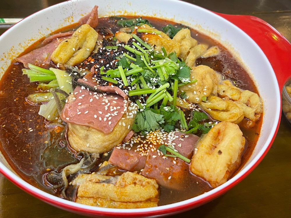 一天賣50碗麻辣燙掙多少錢？成本利潤(rùn)一算清，開店擺攤都靠譜！