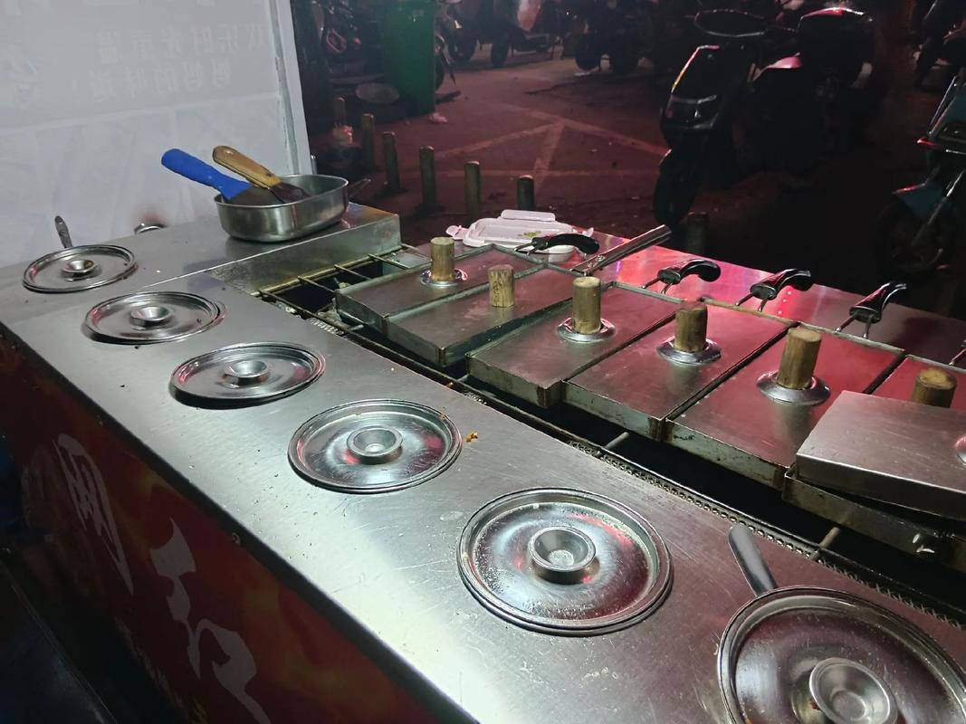 鍋巴飯生意怎么樣？出餐快利潤高，小攤也能干成大買賣！