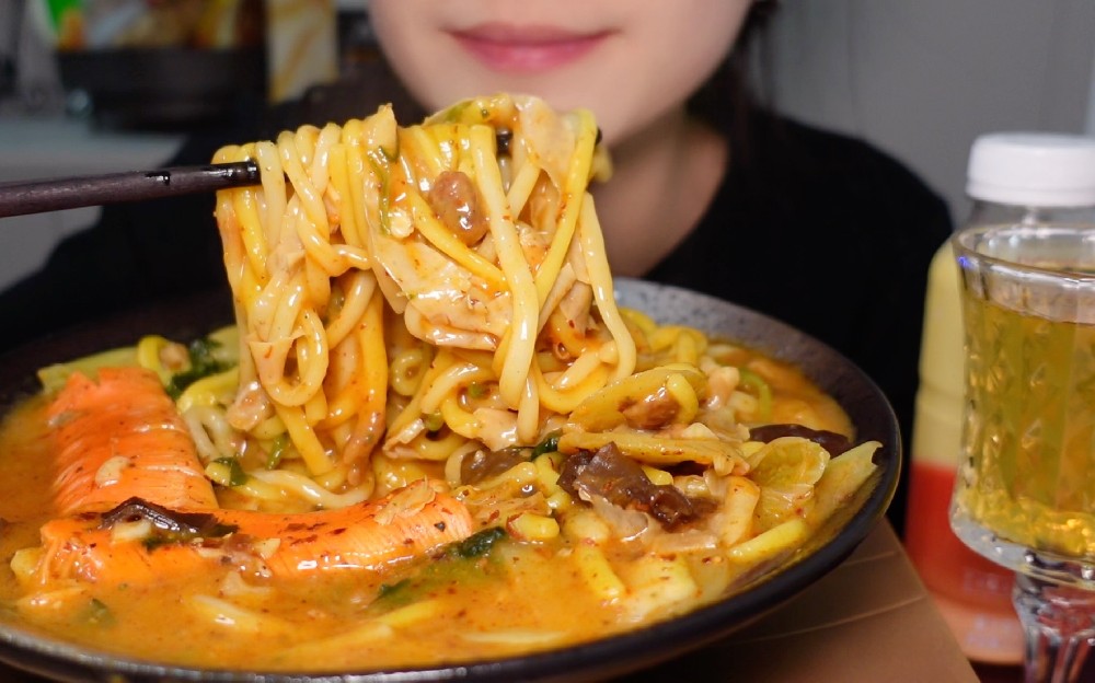 想學(xué)麻辣燙去哪里學(xué)？新手入門指南，避坑識真，助你成功開店！
